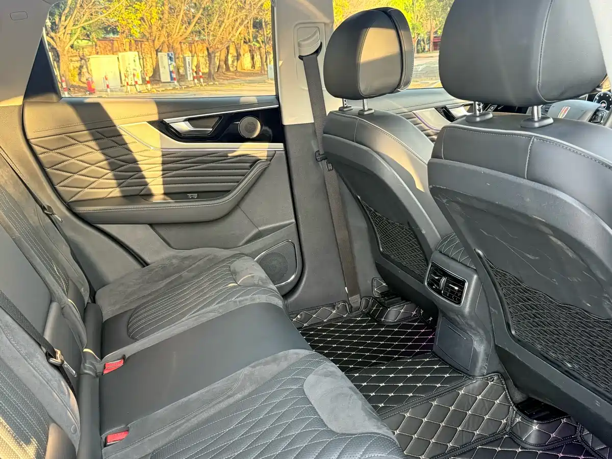 Hongqi HS5 2022 Facelift 2.0T Smart Flag Enjoyment Edition фото 8