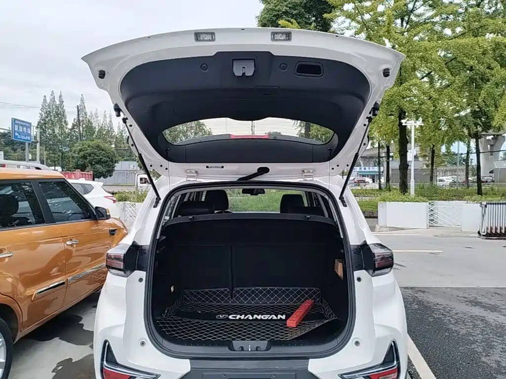 Фото 15 - Changan CS15