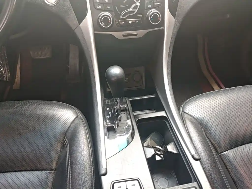 Фото 14 - Hyundai Sonata