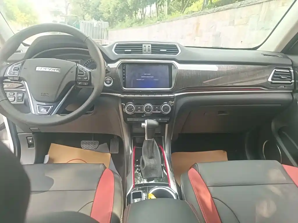 Фото 13 - Haval H2
