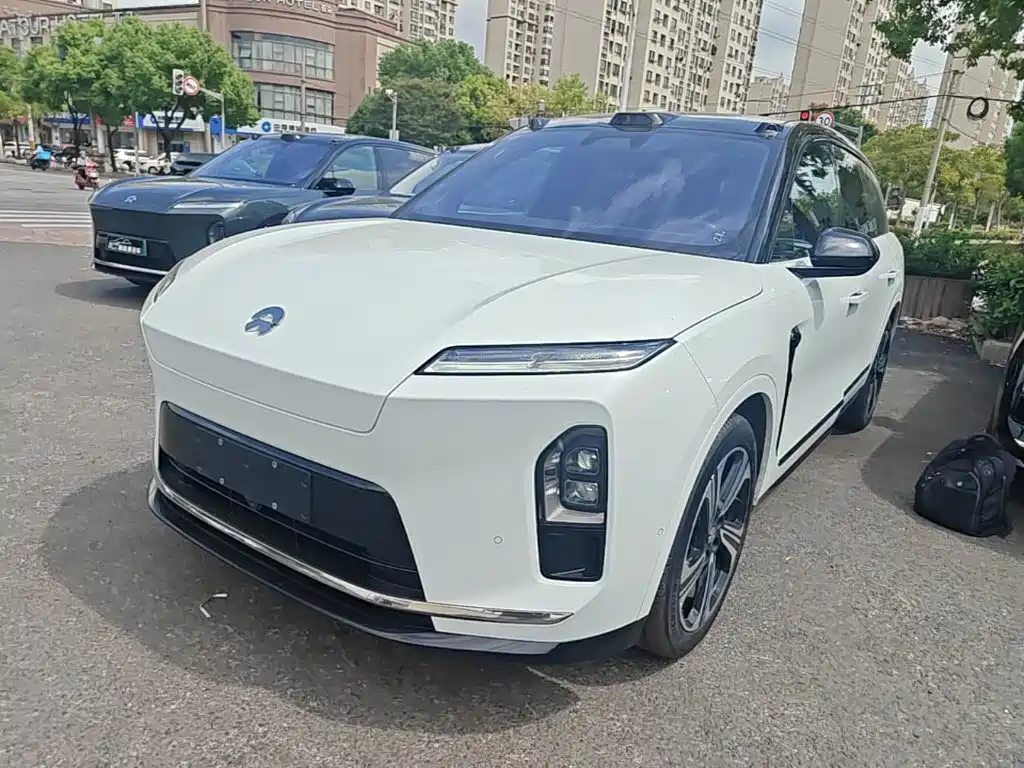 Фото 2 - NIO ES8