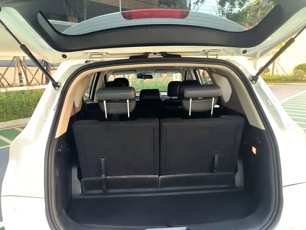 Dongfeng Fengguang Fengguang 580 2016 2016 Model 1.5T Manual Luxury Version