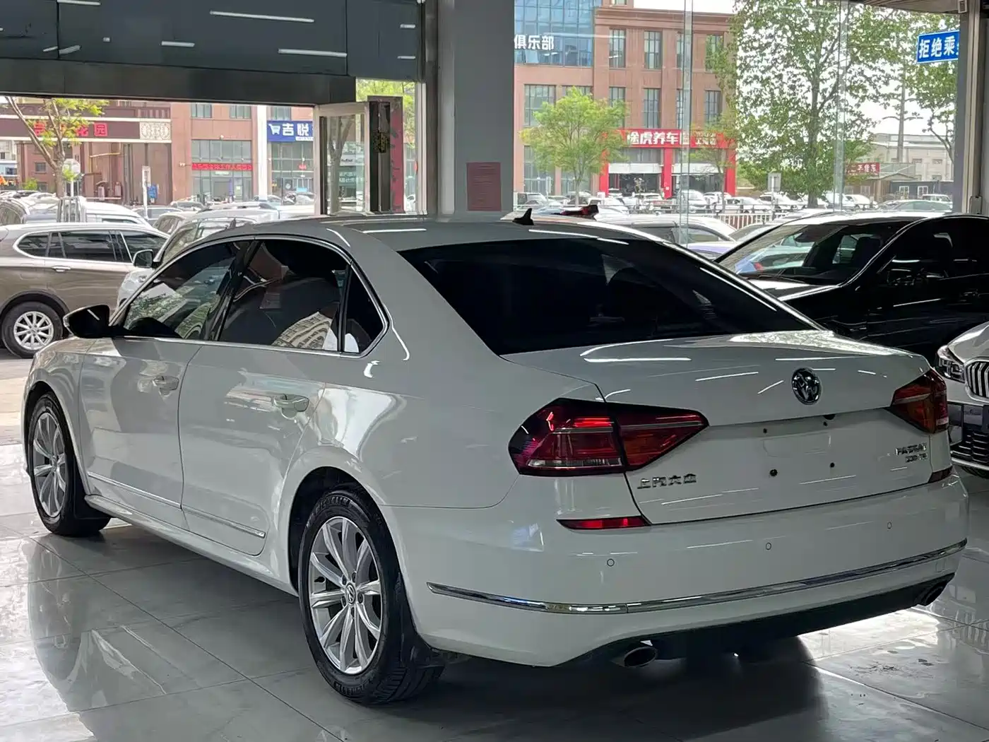 Volkswagen Passat 2017 330TSI DSG Prestige фото 5