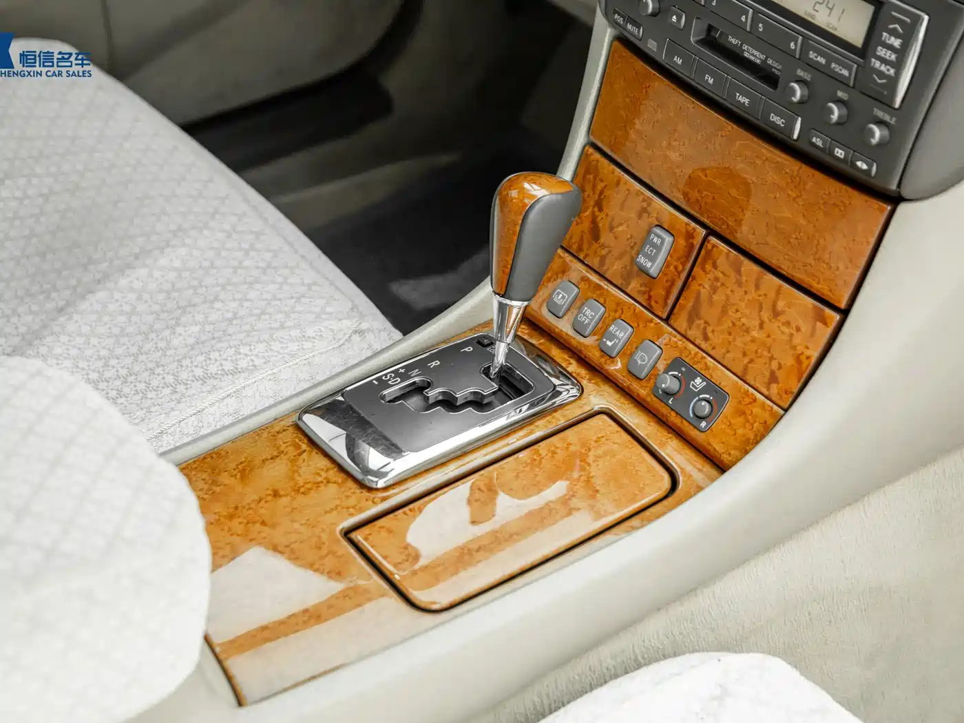 Фото 19 - Lexus LS