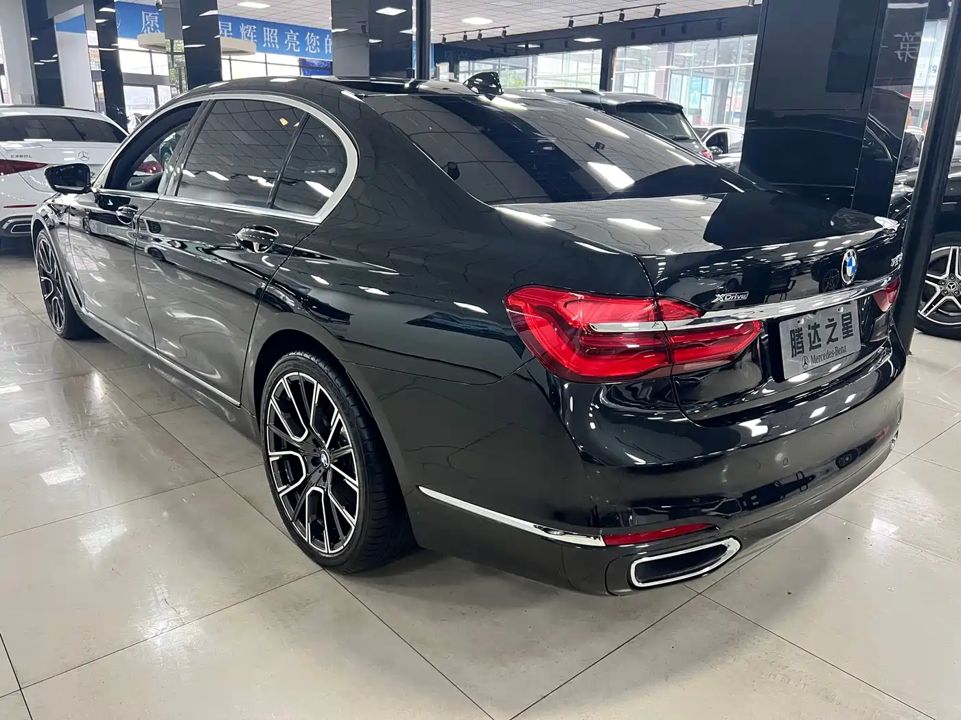 BMW 7 Series 2017 730Li Leading Edition фото 7