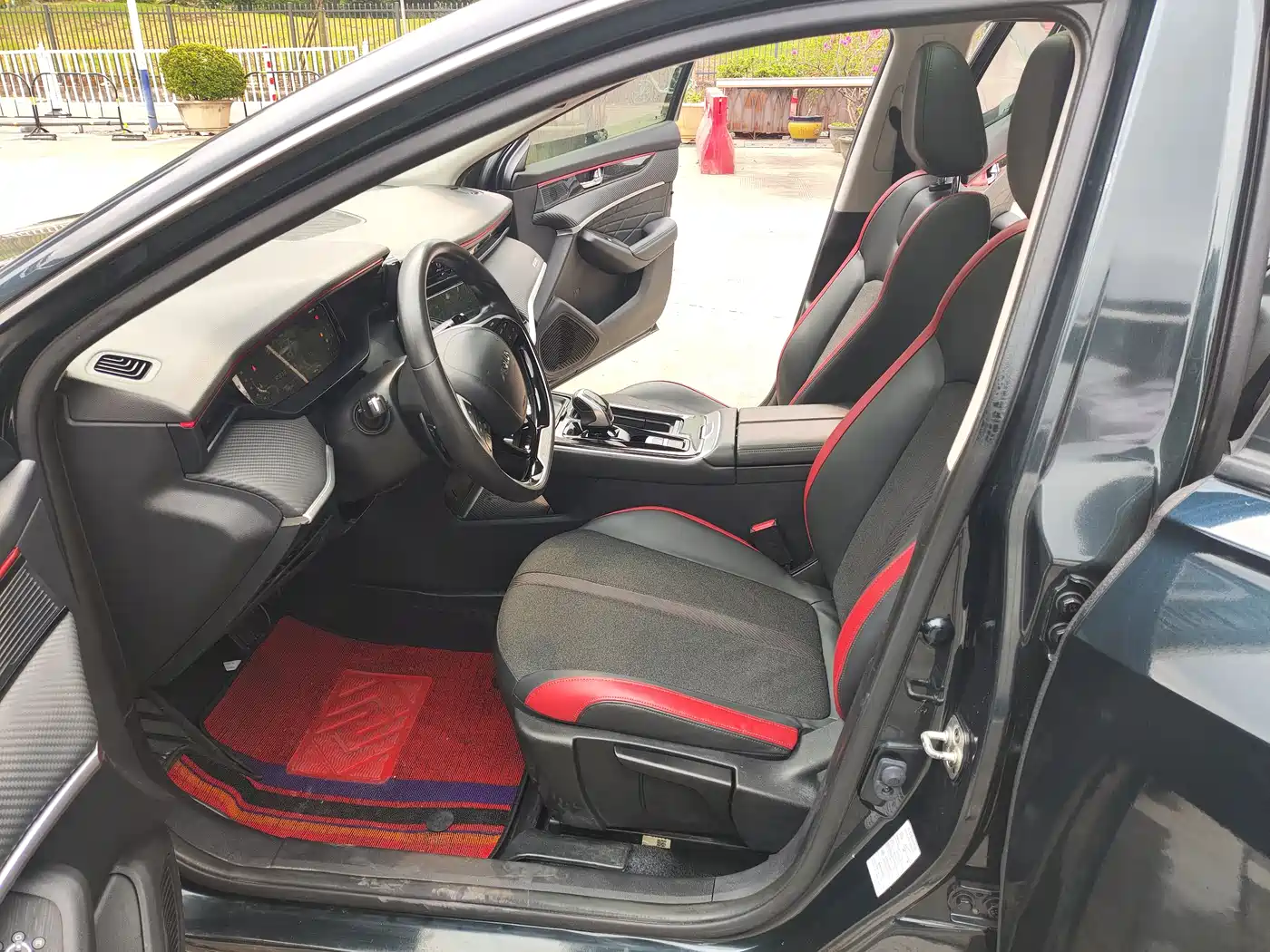 DONGFENG YI HYUN MAX