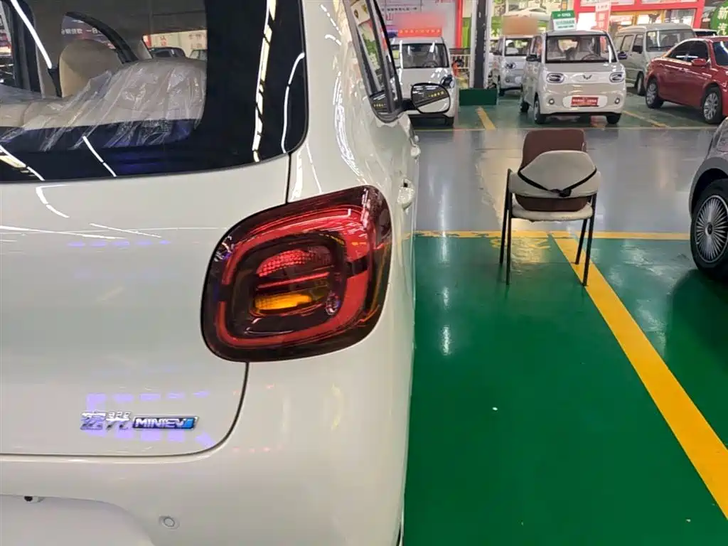 Wuling Motors Hongguang MINIEV 2026 2025 4-Door Advanced