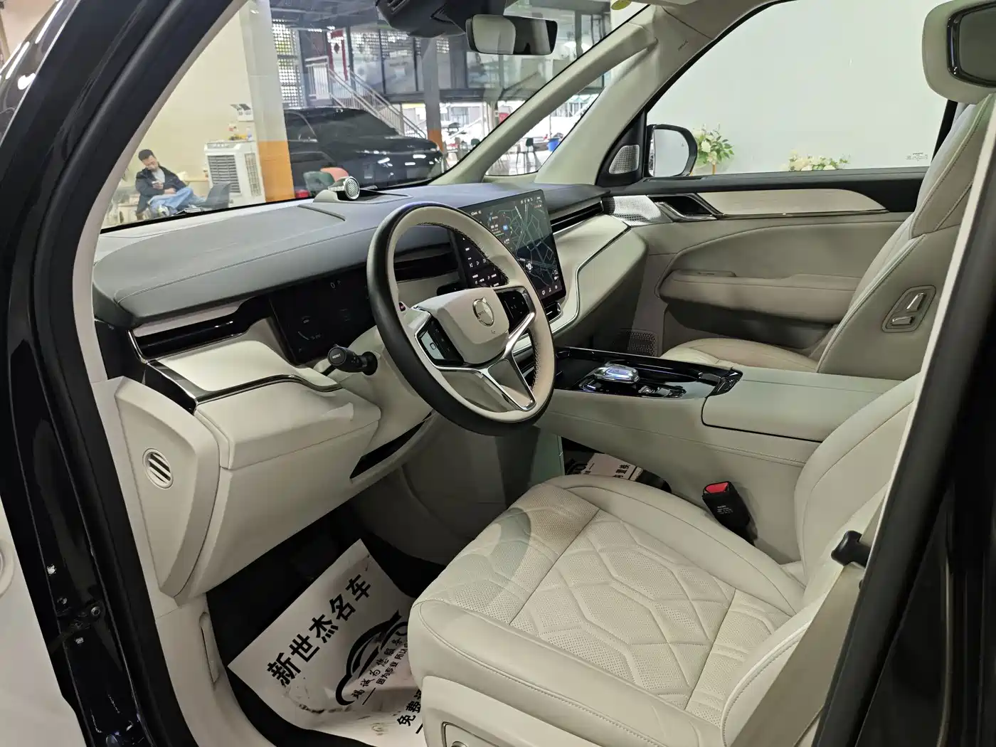 Volvo EM90 2024 2025 Ultra Six-Seater