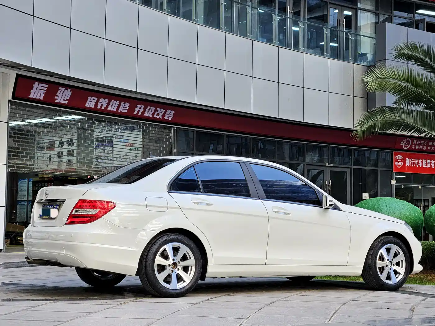 Mercedes-Benz C-Class 2013 Model C 180 CGI Classic фото 10