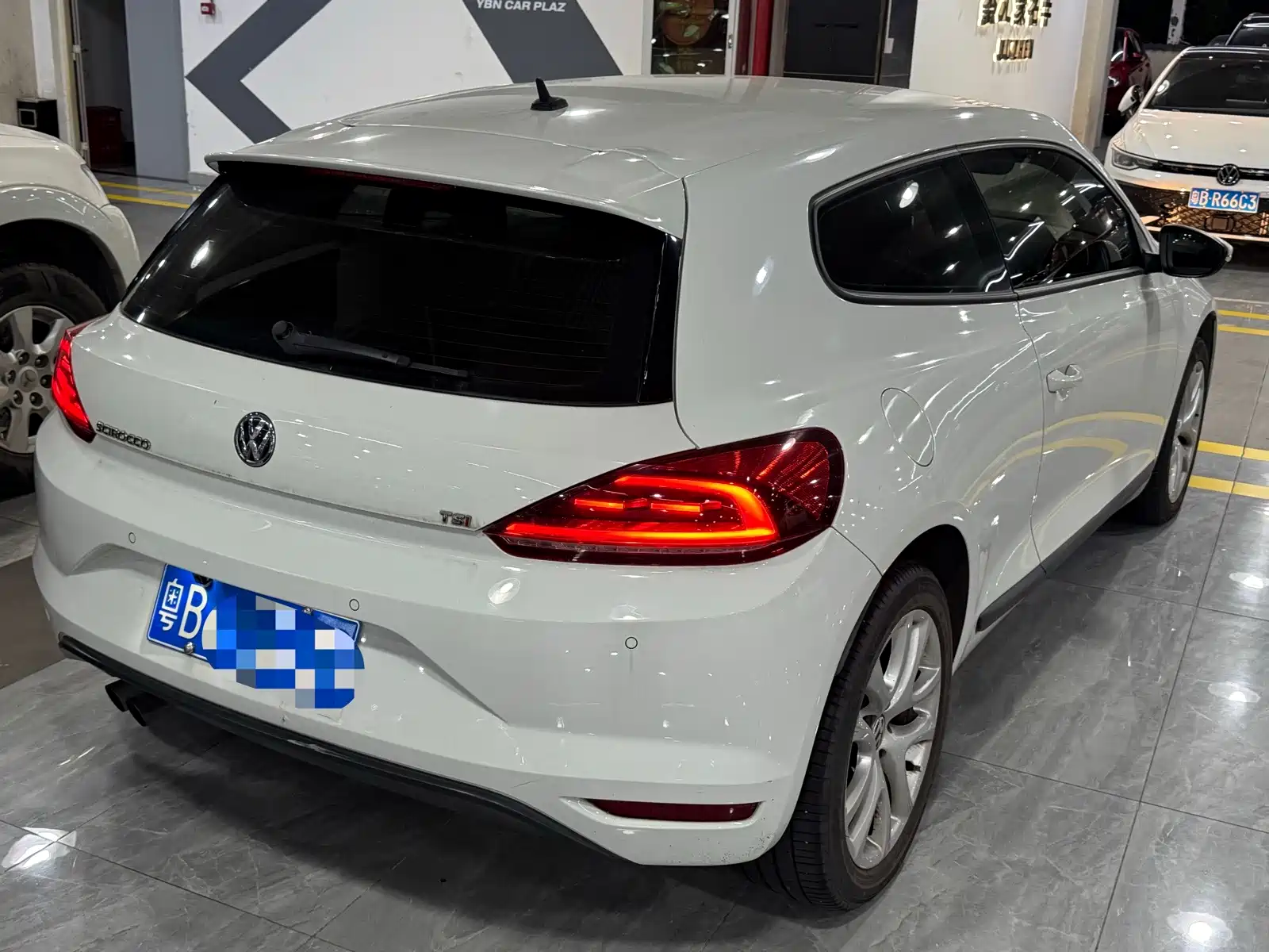 Photo 5 - Volkswagen Scirocco