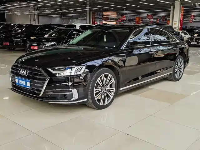 AUDI A8