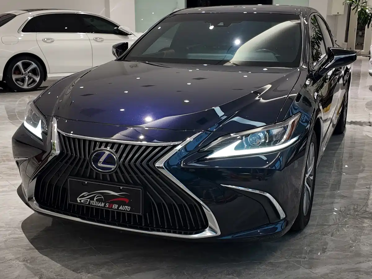 صورة 1 - Lexus ES
