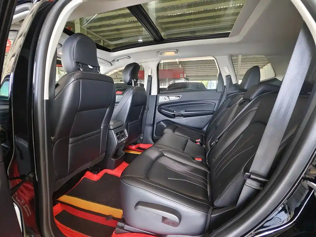 Фото 16 - Ford Edge