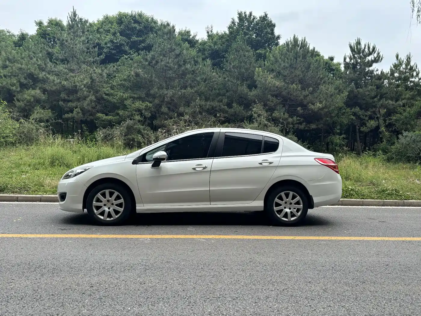 Peugeot 308 2014 Model Joy Edition Classic 1.6L Manual Trend Style фото 3
