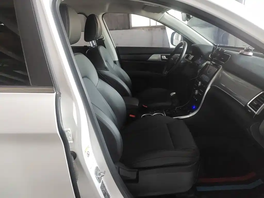 Photo 25 - Haval H2