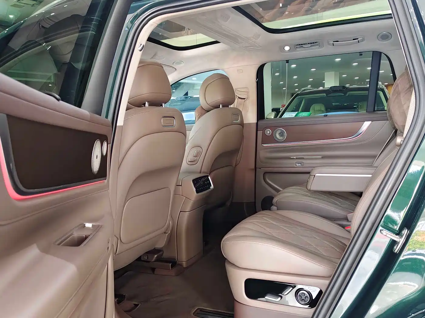 AITO Wenjie AITO M9 2024 Extended Range Ultra 42kWh 6-Seater фото 5