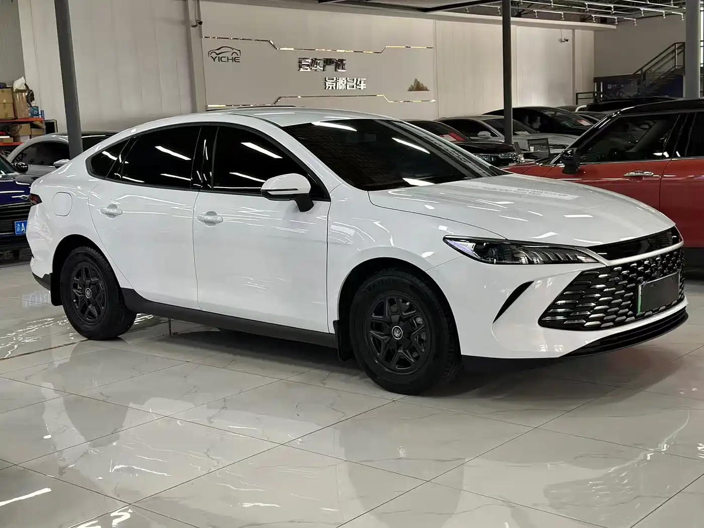 BYD Qin PLUS 2025 DM-i Smart Drive 55KM Leader фото 3