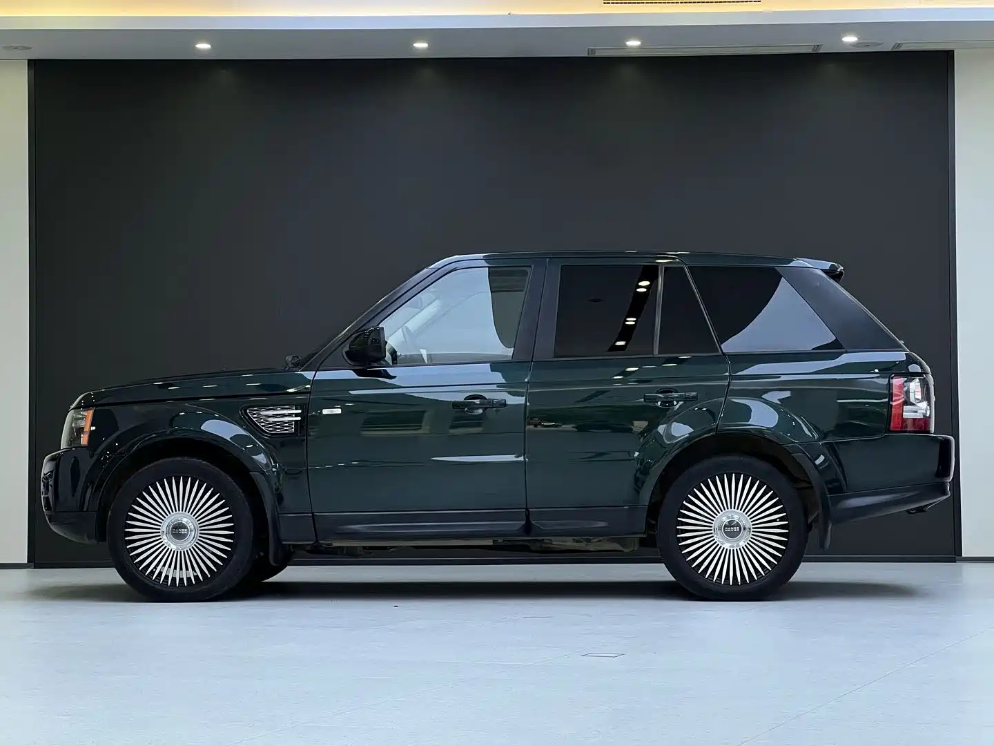 صورة 3 - Land Rover Range Rover Sport
