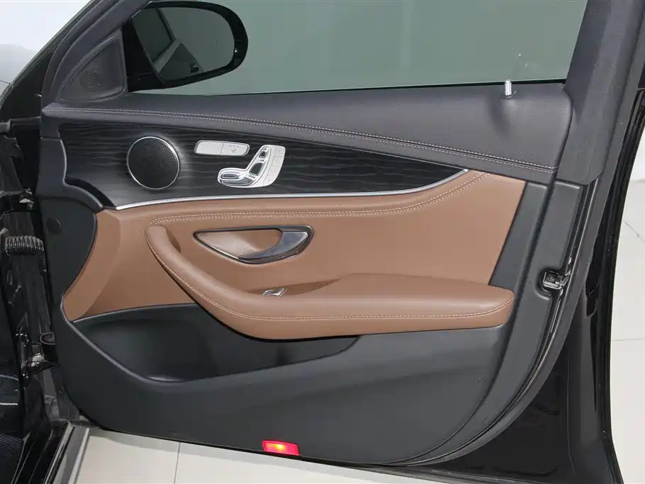 Mercedes-Benz E-Class 2023 E 300 L Sport Fashion фото 32