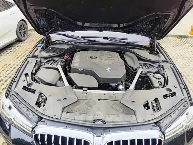 BMW 5 Series 2022 Model Second Facelift 525Li M Sport Package — фото 3