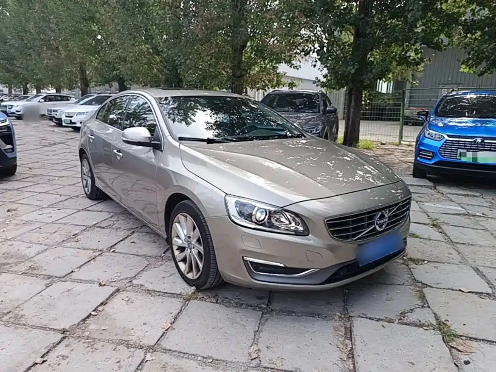Фото 4 - Volvo S60