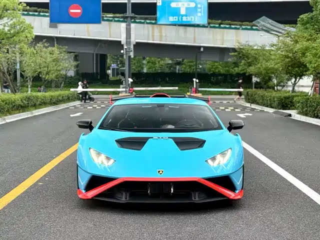 LAMBORGHINI HURACÁN
