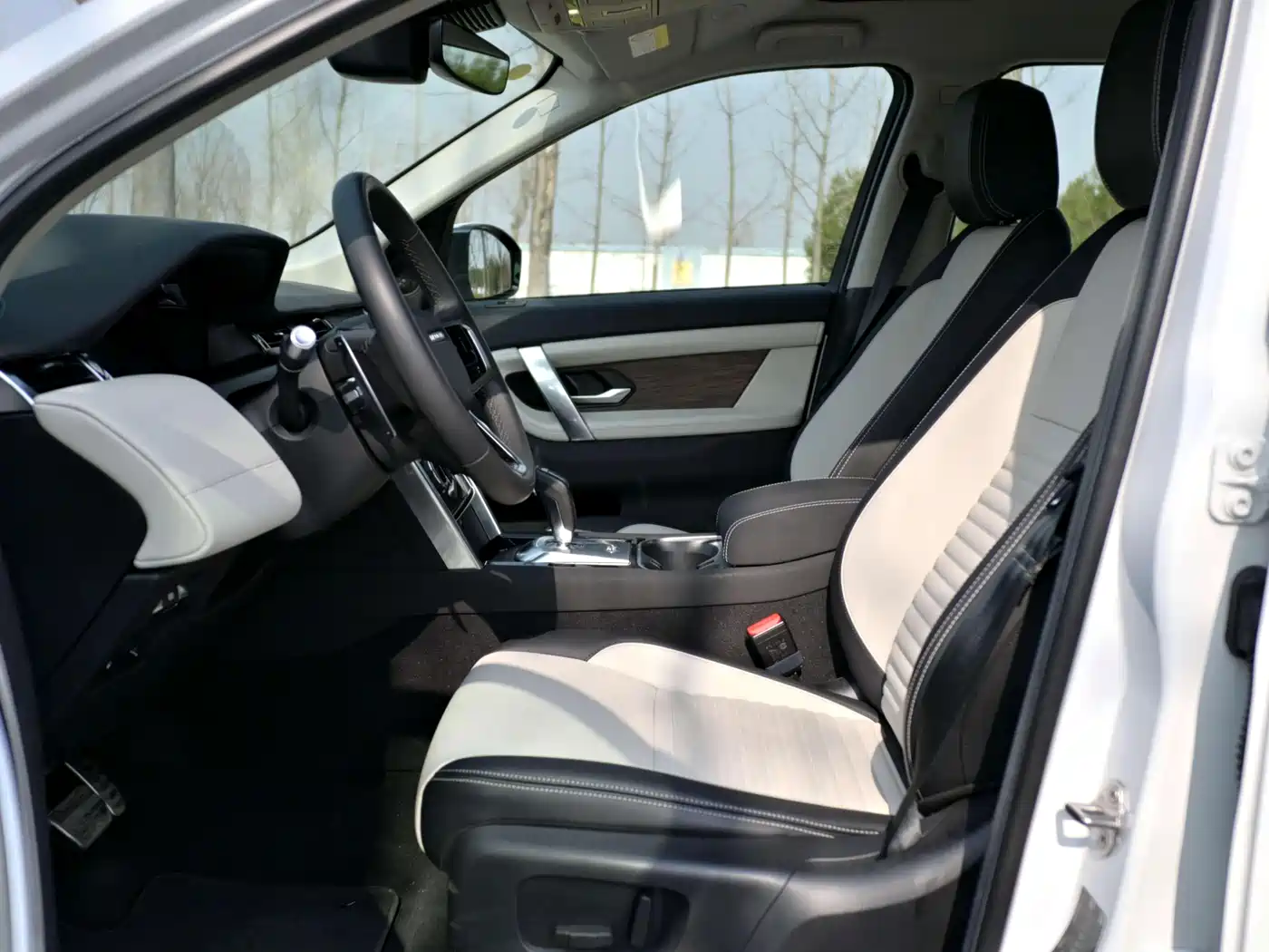 LAND ROVER DISCOVER NEW ENERGY SOURCES FOR SPORTS