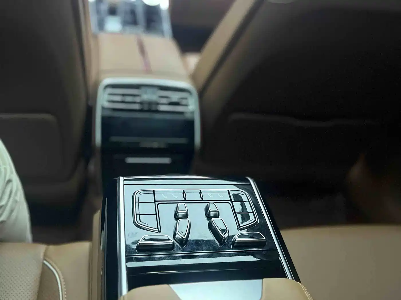 Hongqi H9 2020 2.0T Smart Connection Qi Xiang Edition фото 9