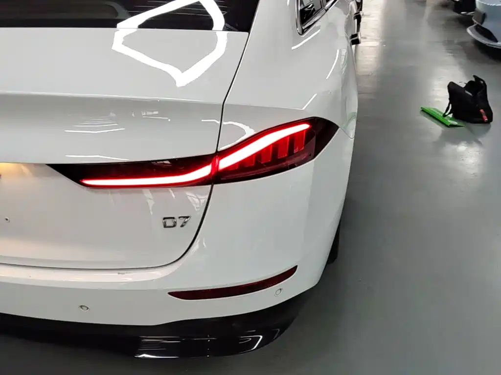 Фото 8 - Roewe D7