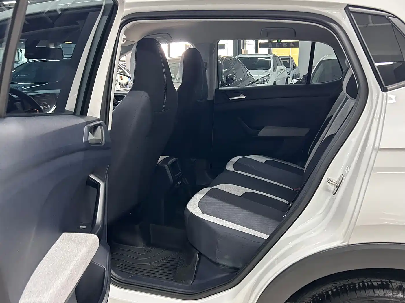 Volkswagen Tharu 2025 Model Rising Star 1.5L Advance Edition фото 10