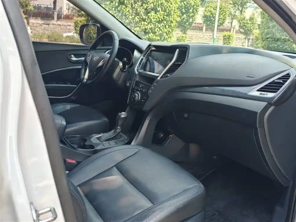 Hyundai Santa Fe 2013 Facelift 2.4L Automatic 4WD Premium фото 8