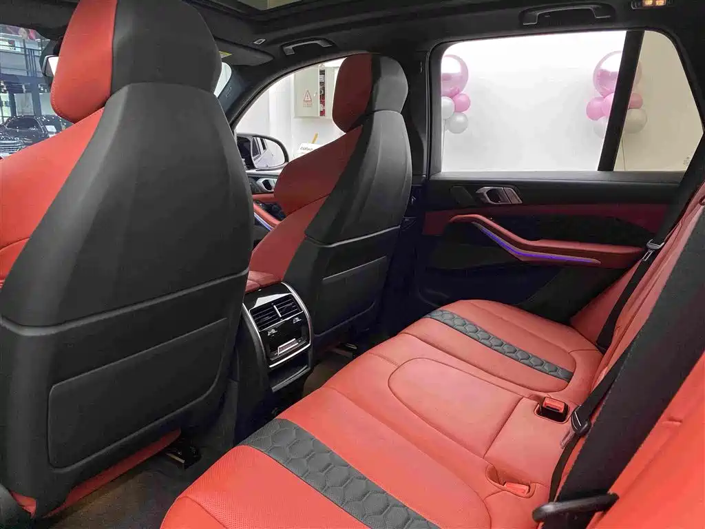 Photo 7 - BMW X5 M