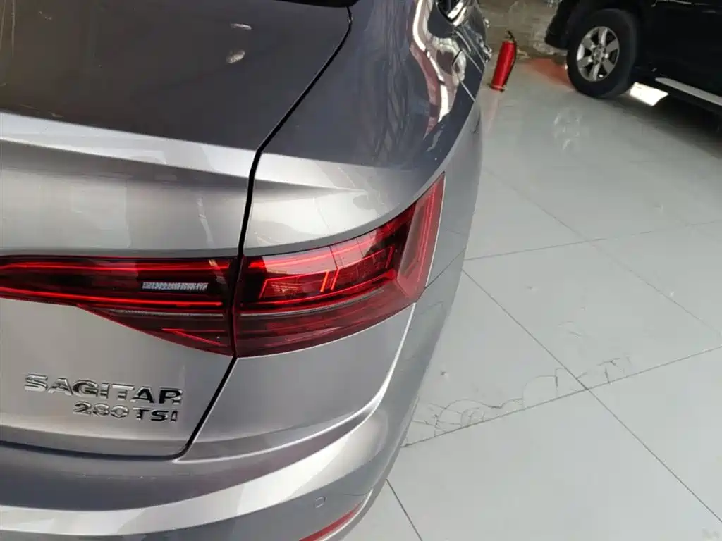 VOLKSWAGEN SAGITAR