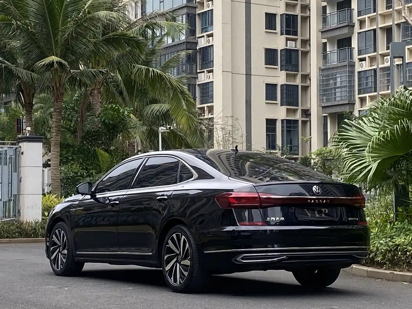 Volkswagen Passat 2024 380TSI Elite Edition фото 7