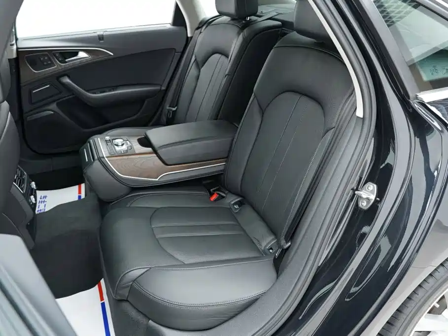 Фото 13 - Audi A6L