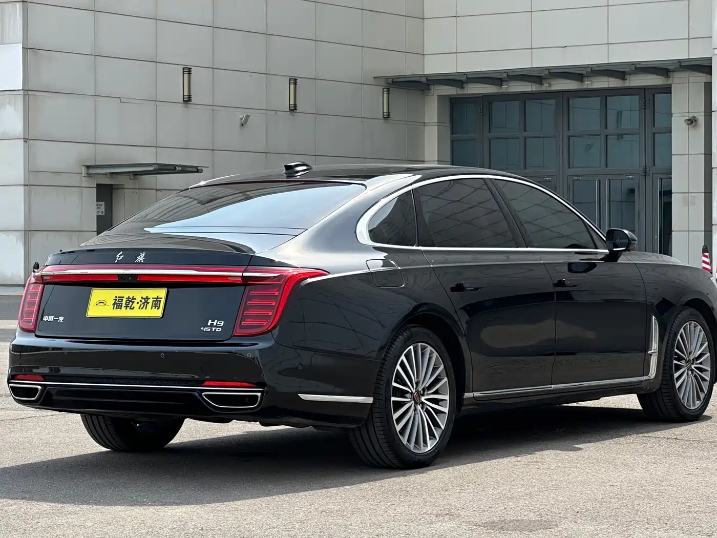 Hongqi H9 2022 2.0T Smart Connect Flag Smooth Edition фото 6