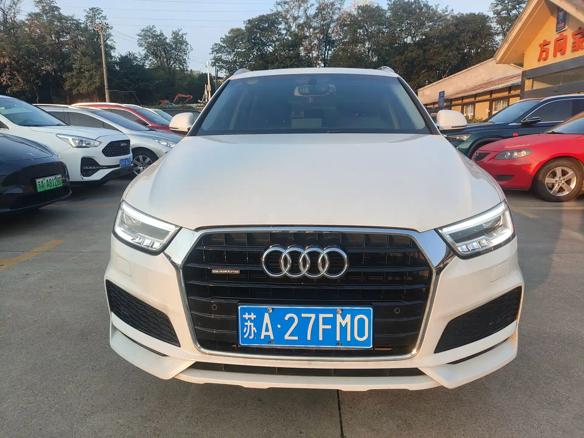 Photo 2 - Audi Q3