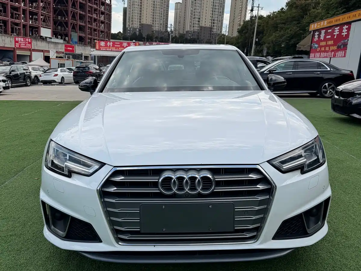 Фото 2 - Audi A4L
