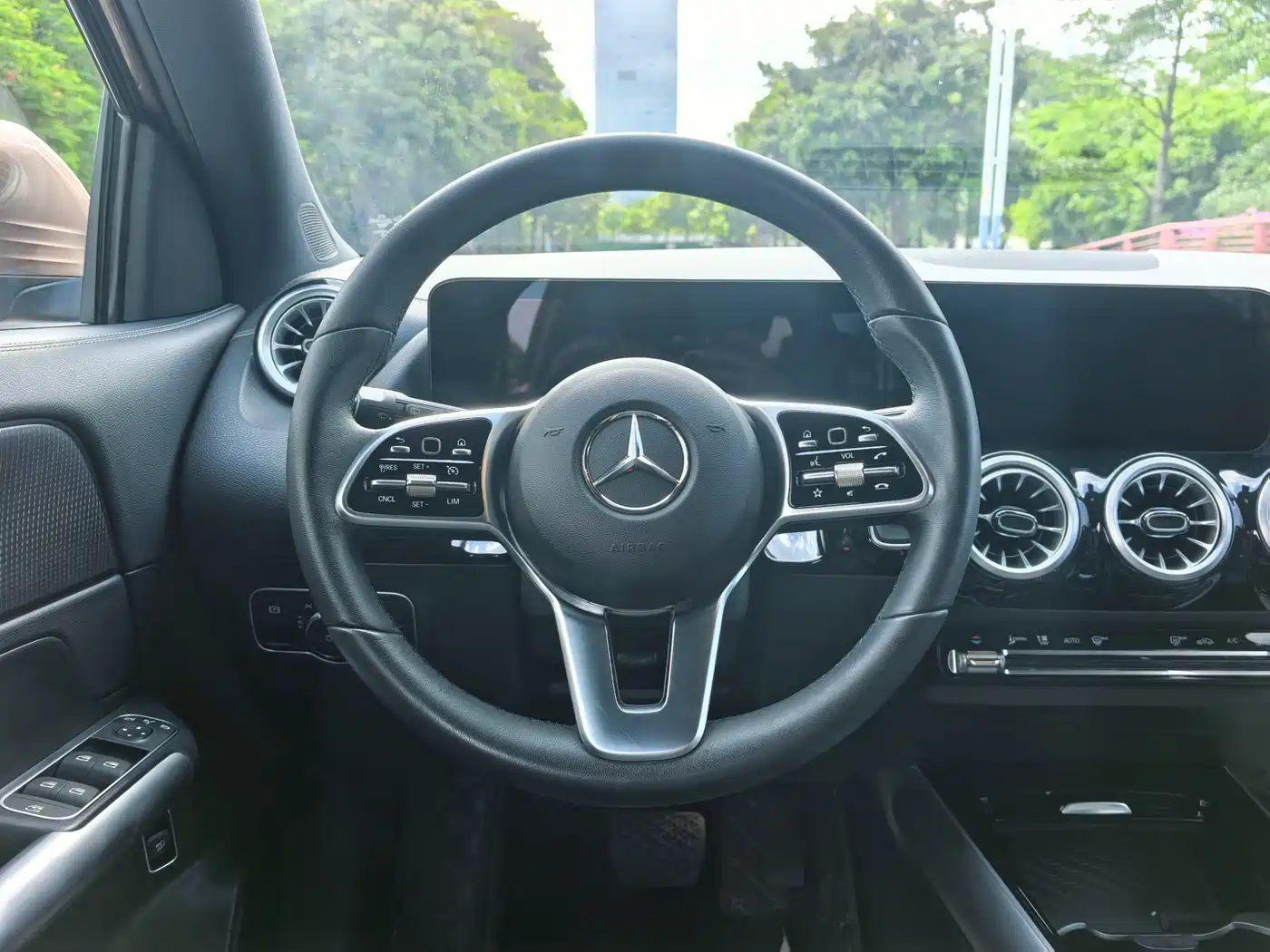 Photo 8 - Mercedes-Benz EQA