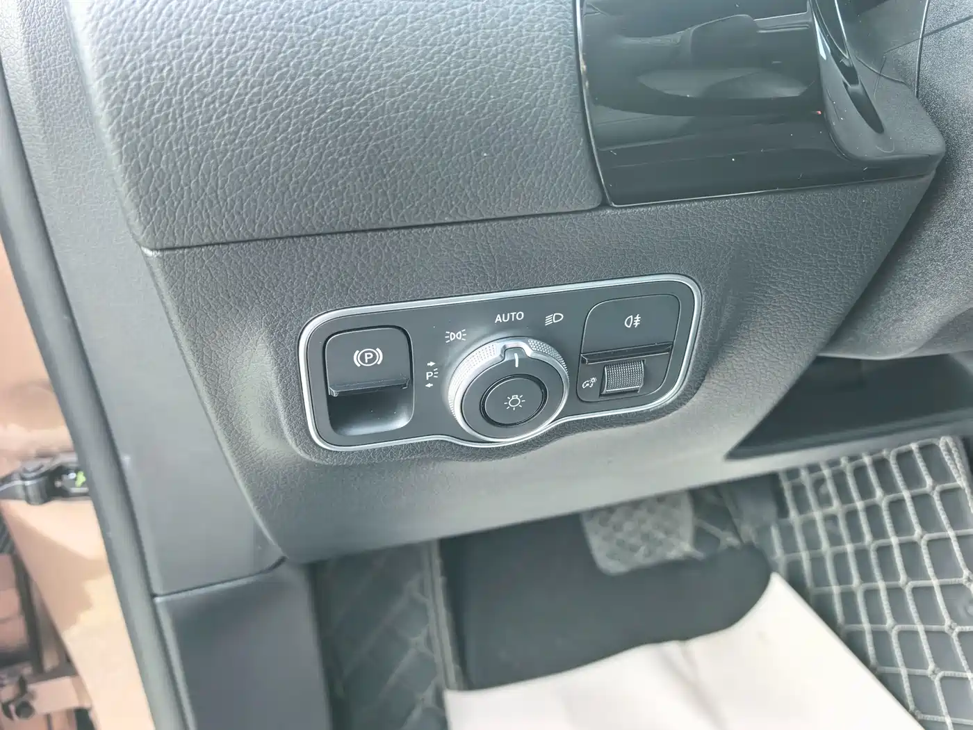 Photo 10 - Mercedes-Benz EQA