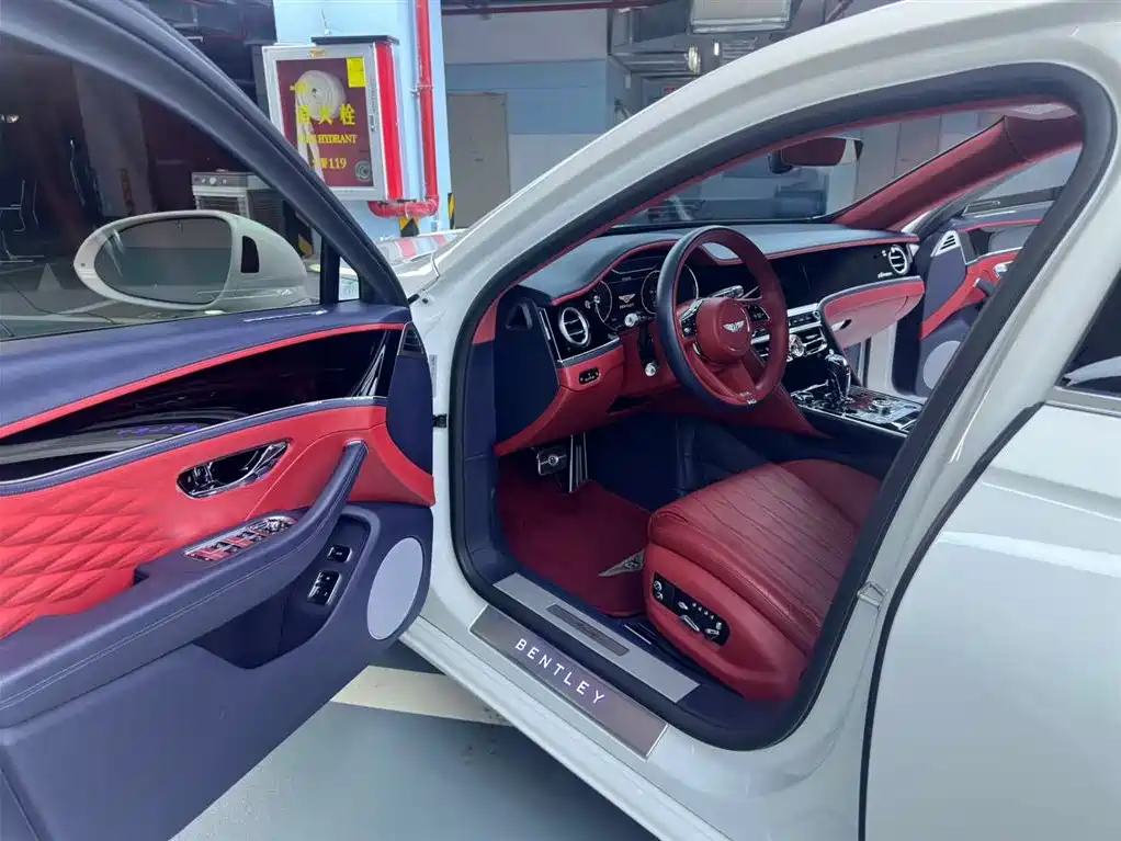 Bentley Flying Spur 2023 4.0T V8 Elegance Edition фото 7