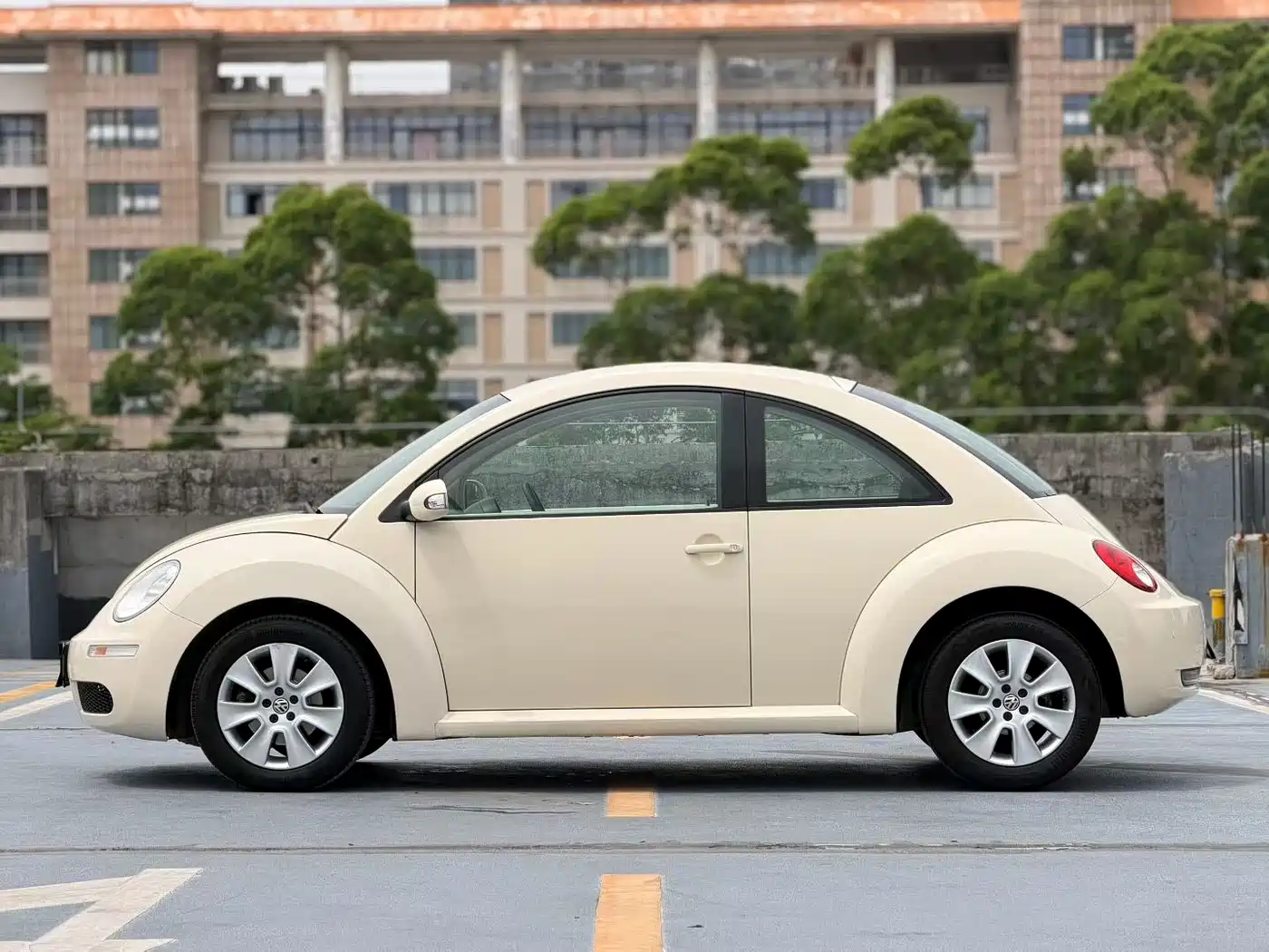 Volkswagen Beetle 2010 Model 1.6 AT фото 2