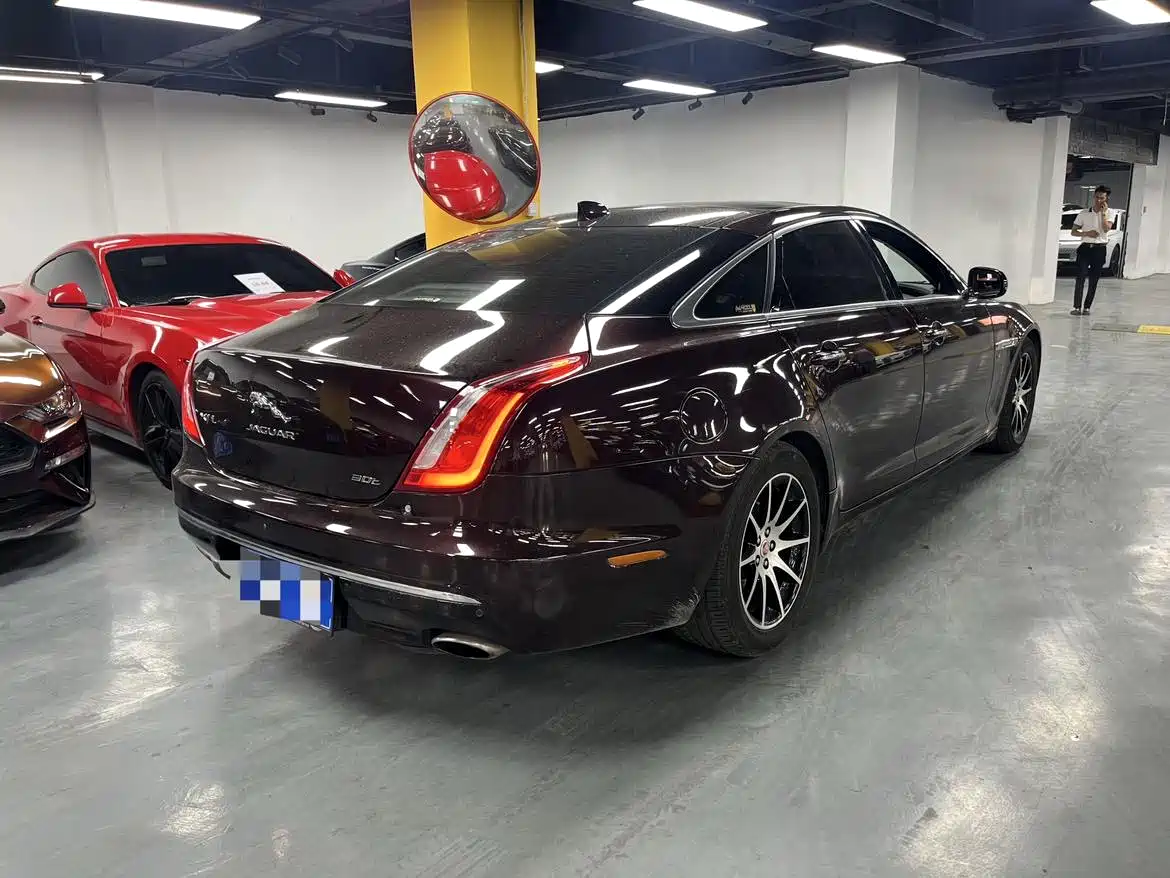 JAGUAR XJ