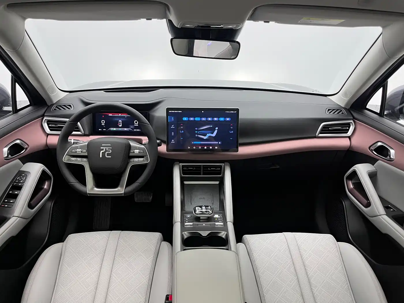BYD Yuan UP 2024 401KM Surpass Edition фото 20
