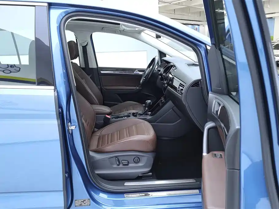 Volkswagen Touran 2016 Touran L 280TSI DSG Luxury фото 8