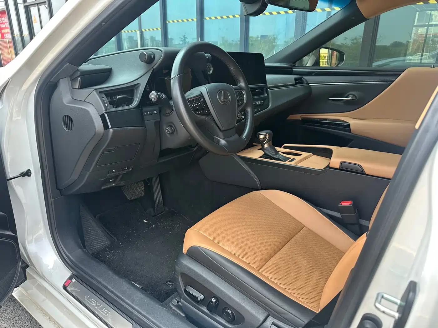 Lexus ES 2022 200 Excellence Edition фото 4