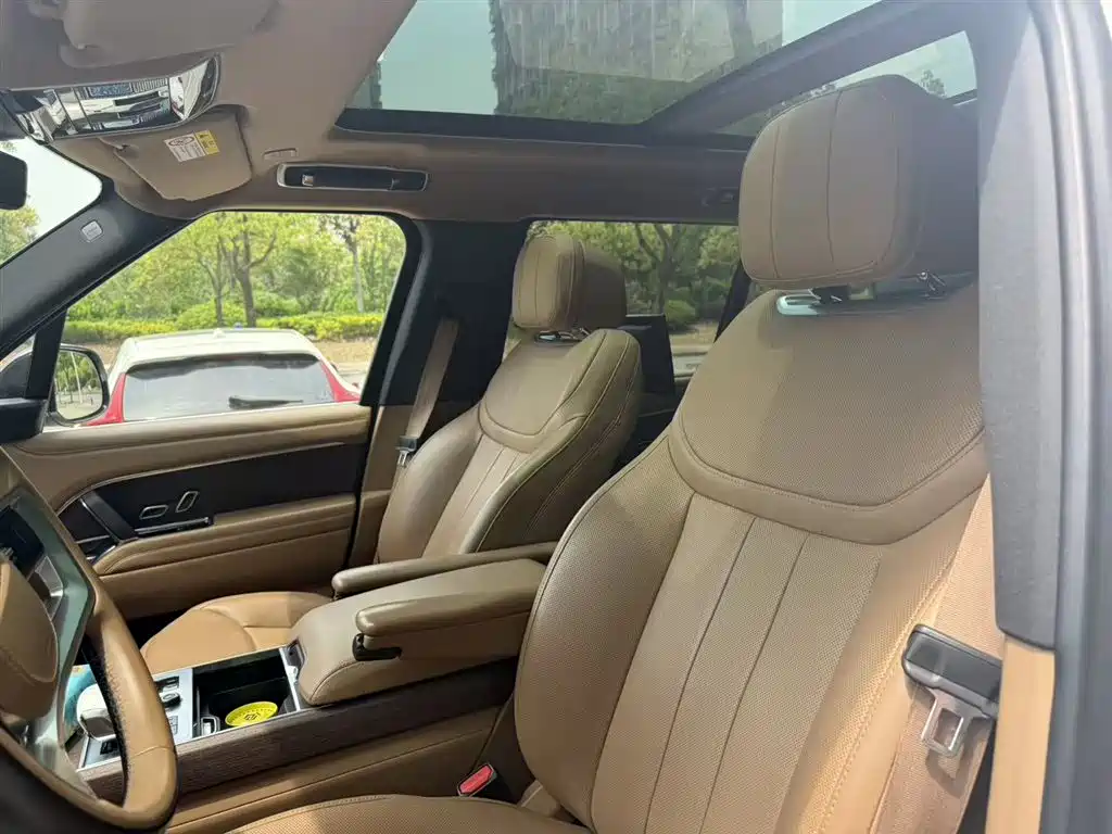 Land Rover Range Rover 2023 3.0 L6 400PS Genesis Extended Version фото 6