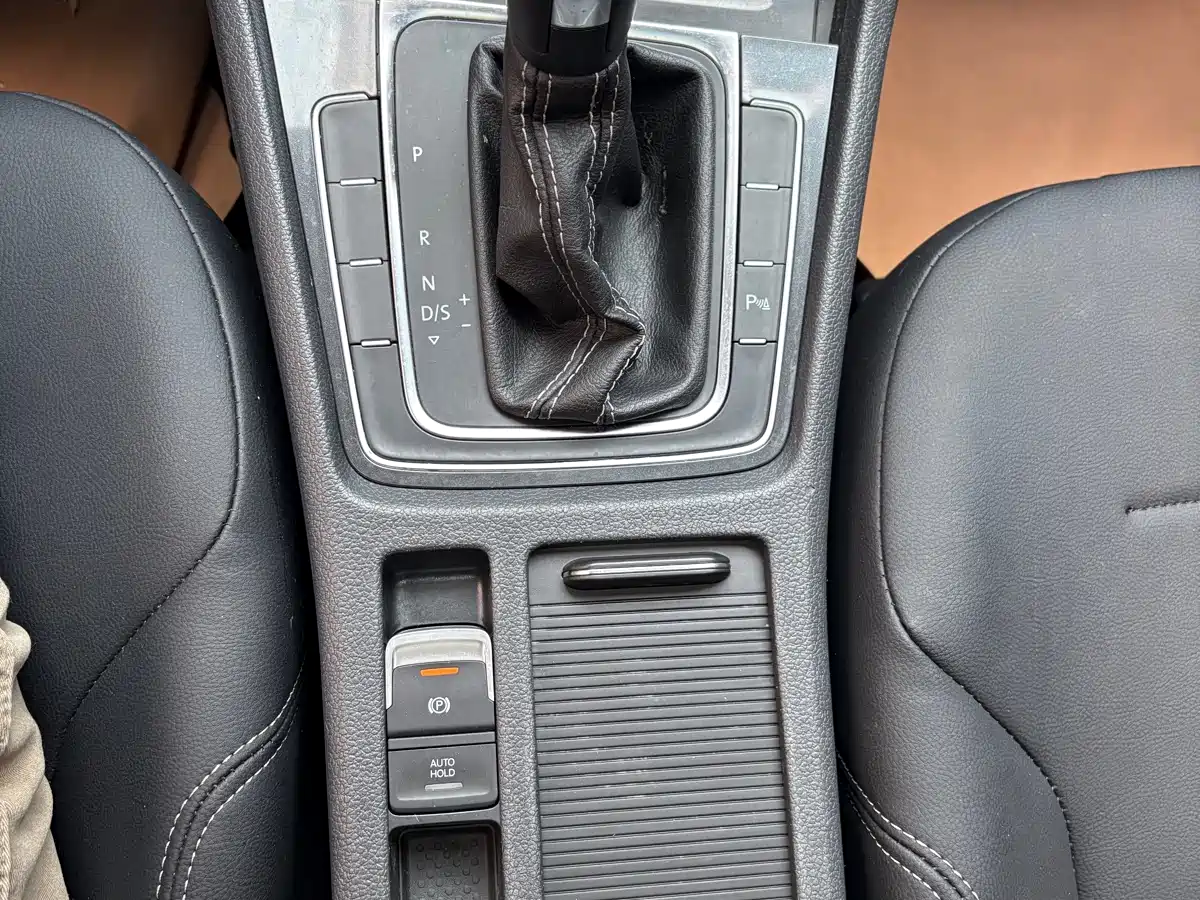 Volkswagen Golf 2017 230TSI Auto Comfort Millionth Anniversary Edition фото 7