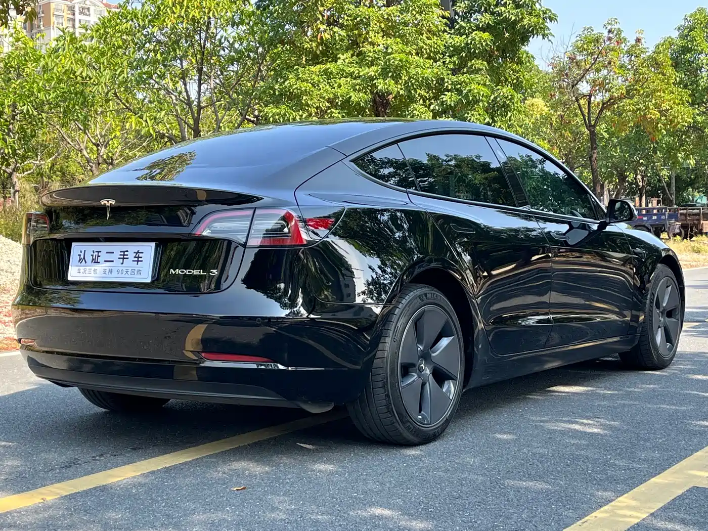 TESLA MODEL 3