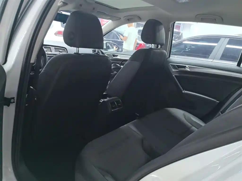 Volkswagen Golf 2018 1.6L Automatic Comfort фото 17